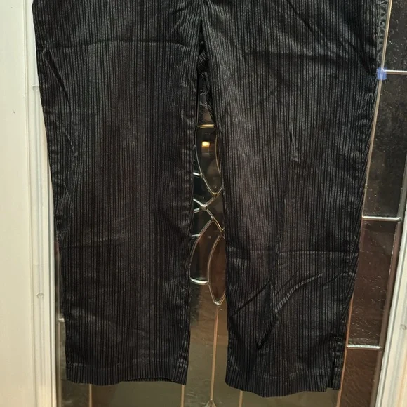 Candies capri pants size 7. - Picture 3 of 14